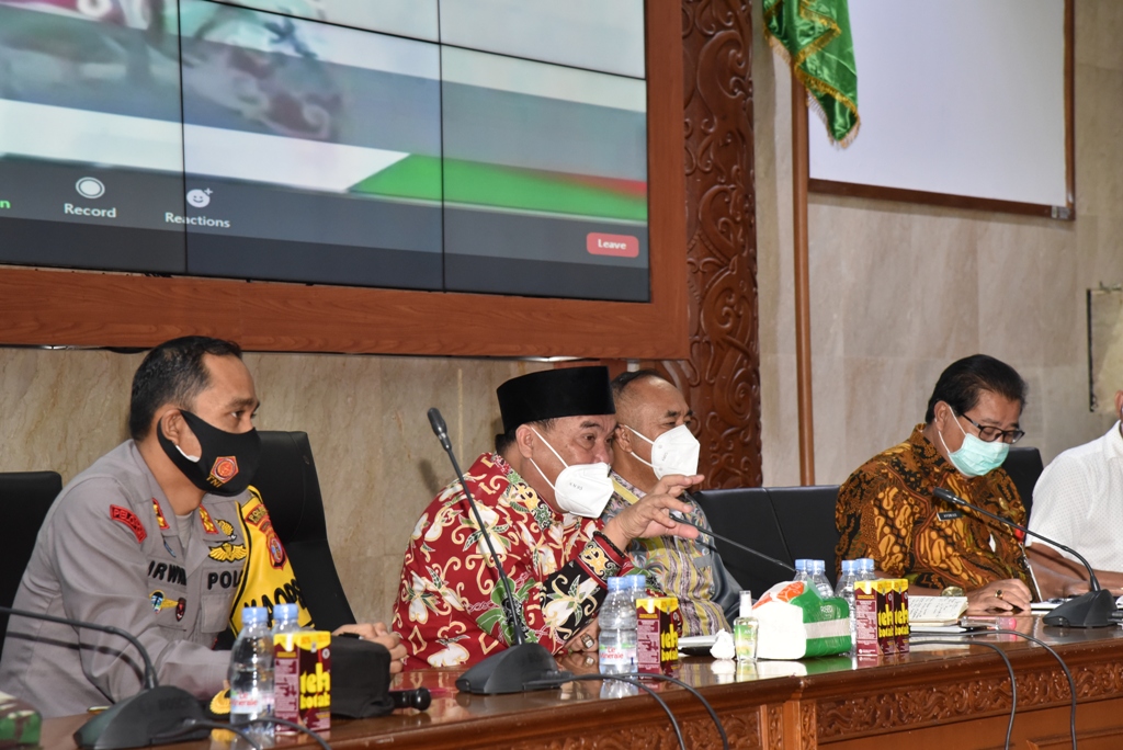 Rapat Koordinasi Perkembangan dan Penanganan Covid-19 di Kubar